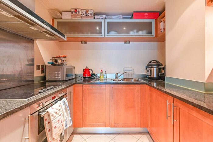 2 Bedroom Flat For Sale In Discovery Dock, Canary Wharf, London, E14