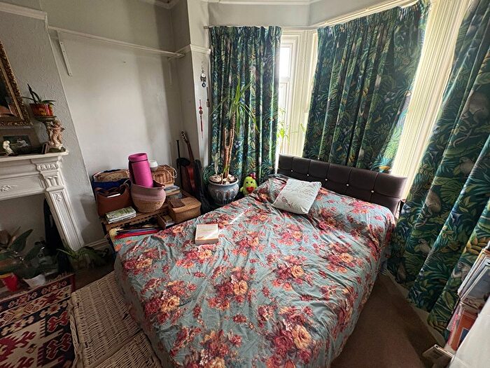Studio To Rent In Audley Road, Hendon London, NW4