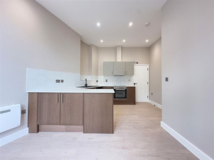 1 Bedroom Flat To Rent In London Road, Twickenham, TW1