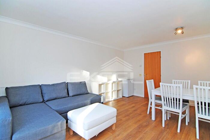 2 Bedroom Apartment To Rent In Constantine Rd, Hampstead Heath, London, NW3