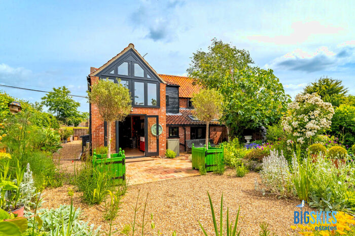 2 Bedroom Cottage For Sale In The Street, Little Barningham, NR11