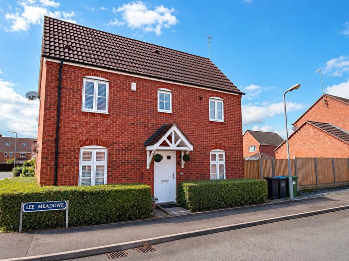 3 Bedroom Semi-Detached House For Sale In Lee Meadowe, Chase Meadow, Warwick, CV34