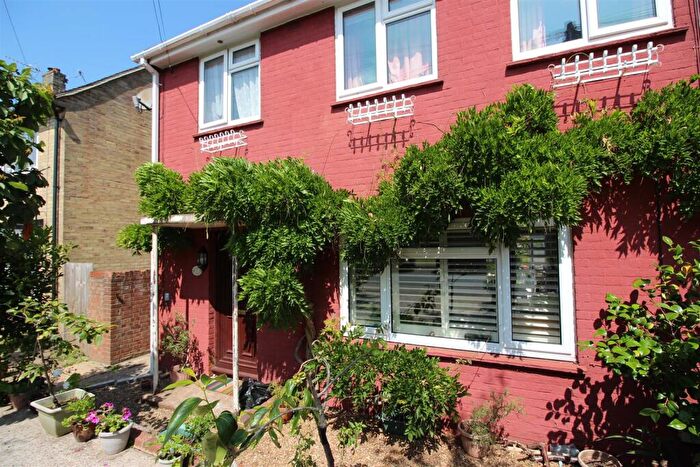 3 Bedroom Semi Detached House To Rent In Zealand Road, Canterbury, CT1