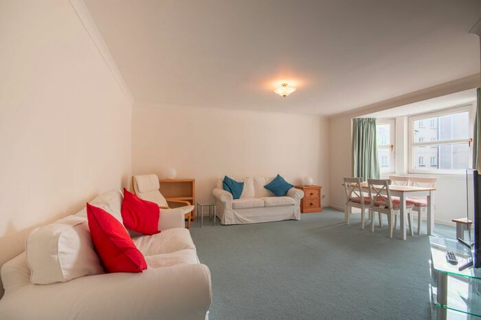 2 Bedroom Flat To Rent In Millar Place, Edinburgh, EH10