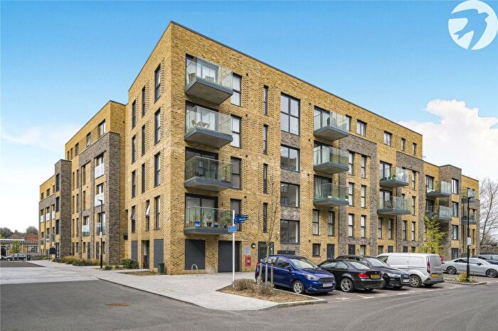 2 Bedroom Flat For Sale In James Smith Court, Dartford, Kent, DA1