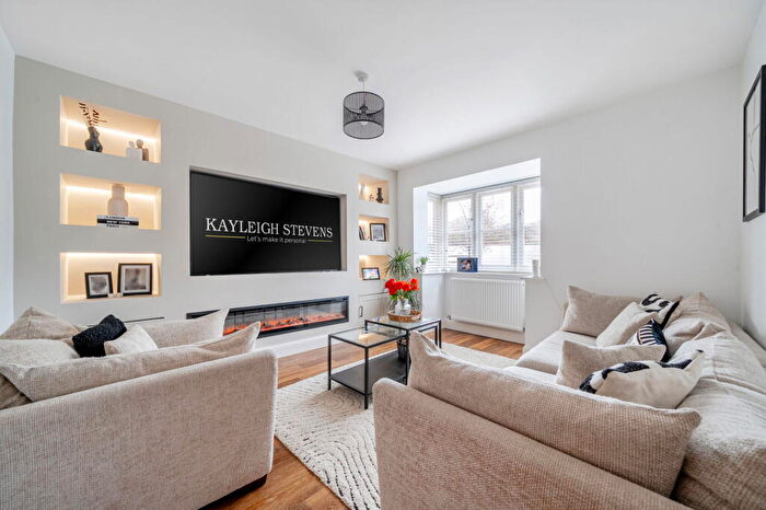 4 Bedroom Terraced House For Sale In Lower Rainham Road, Rainham, Gillingham, ME8