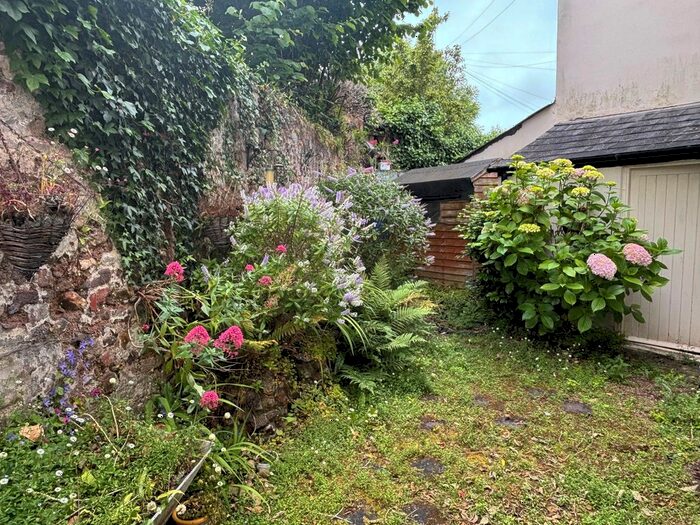 1 Bedroom Flat To Rent In Barton Crescent, Dawlish, EX7