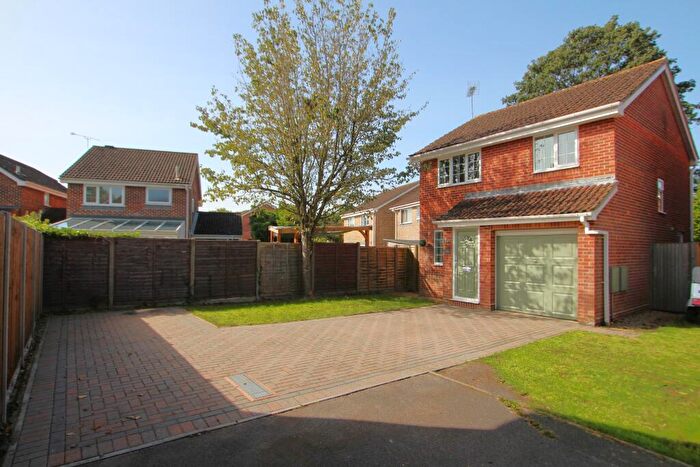 3 Bedroom Detached House For Sale In The Meadow, Denmead, PO7