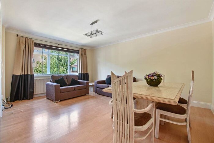 3 Bedroom Flat For Sale In Sheridan Court, Belsize Road, NW6