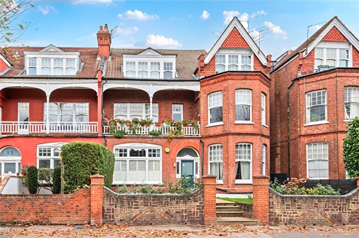 2 Bedroom Apartment For Sale In Queens Avenue, London, N10