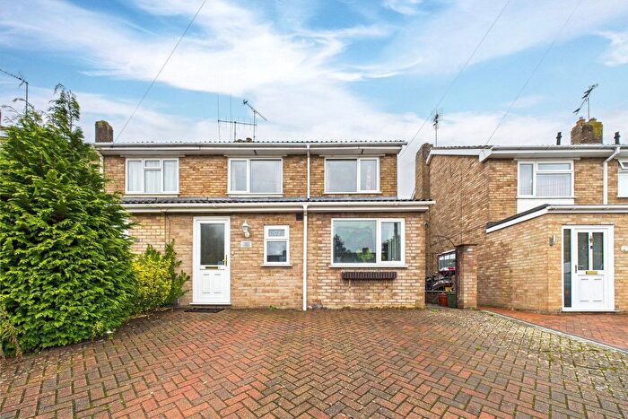 3 Bedroom Semi Detached House For Sale In Foxley Close, Blackwater, Camberley, GU17