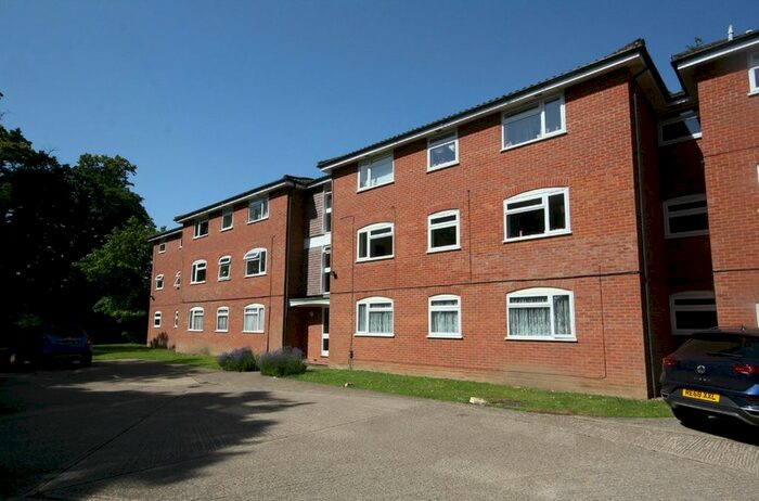 1 Bedroom Flat To Rent In Cobblers Close, Farnham Royal, SL2