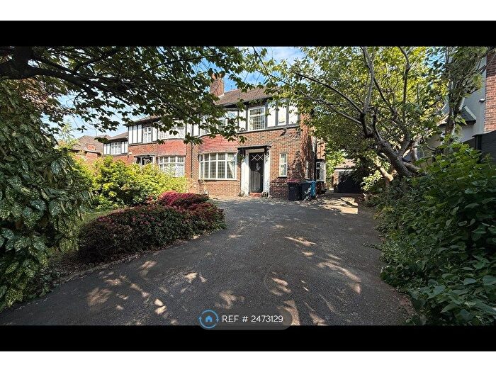 5 Bedroom Semi-Detached House To Rent In Eccles Old Road, Salford, M6