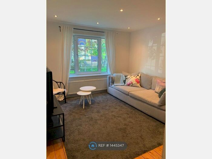 4 Bedroom Semi-Detached House To Rent In Grosvenor Road, London, N10