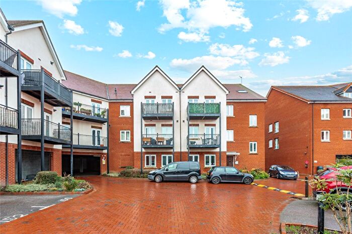 2 Bedroom Flat For Sale In Tylers Ride, South Woodham Ferrers, Chelmsford, Essex, CM3