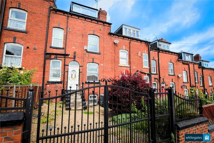 2 Bedroom Terraced House To Rent In West View, Leeds, West Yorkshire, LS11