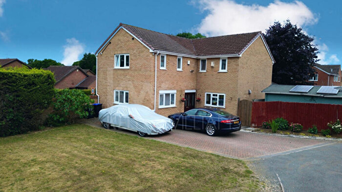 5 Bedroom Detached House For Sale In Bramble End, Northampton, Northamptonshire, NN4