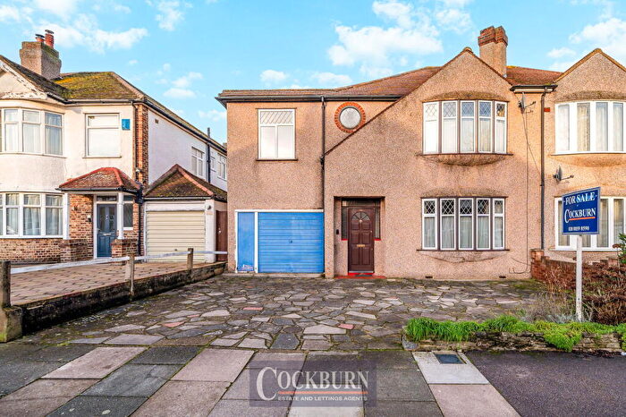 3 Bedroom Semi Detached House For Sale In Hartsmead Road, Mottingham, SE9