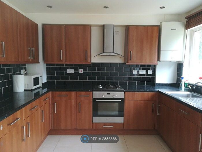 3 Bedroom Terraced House To Rent In Turnpike Link, Croydon, CR0