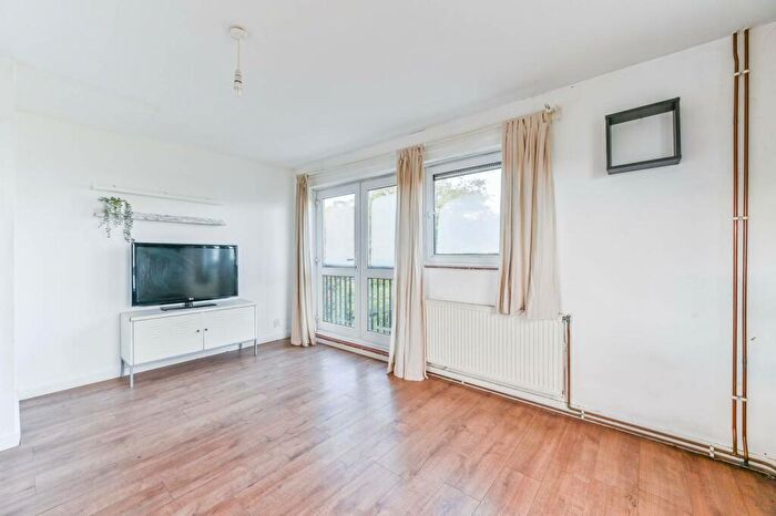 2 Bedroom Flat To Rent In Salters Hill, , Crystal Palace, London, SE19