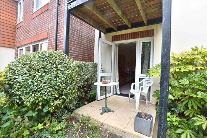 1 Bedroom Flat For Sale In Russell Lodge, Branksomewood Road, Fleet, GU51