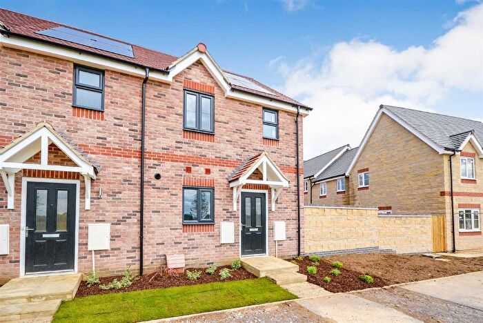 2 Bedroom End Terrace House To Rent In London Road, Corby, NN17