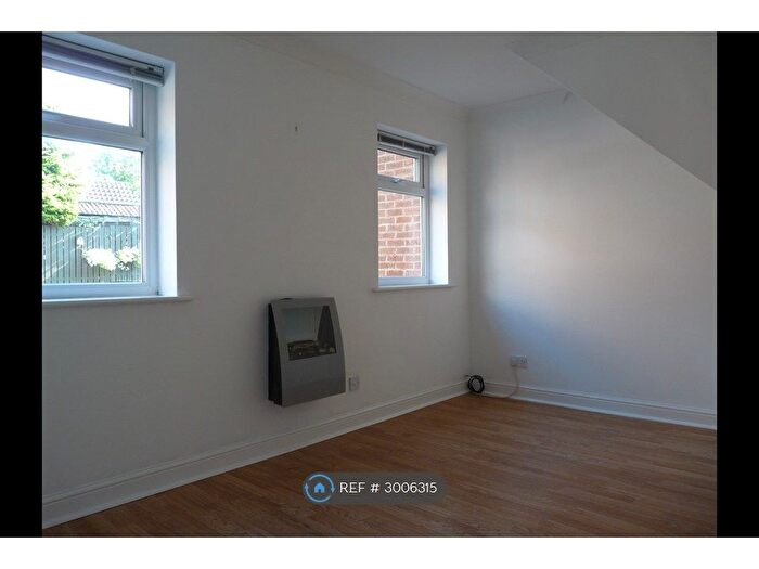2 Bedroom End Of Terrace House To Rent In St James Court, Hull, HU7