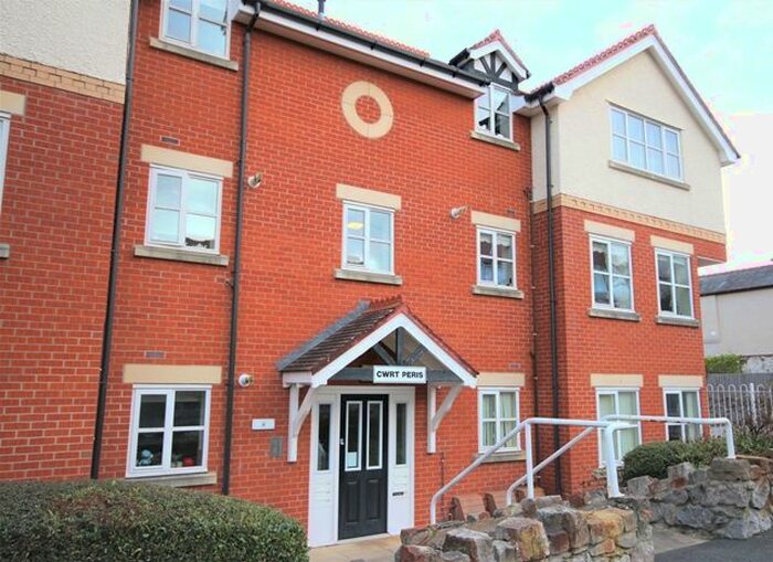 2 Bedroom Flat To Rent In Colwyn Crescent, Rhos On Sea, Colwyn Bay, LL28