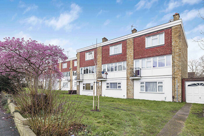 2 Bedroom Apartment For Sale In Warminster Road, London, SE25