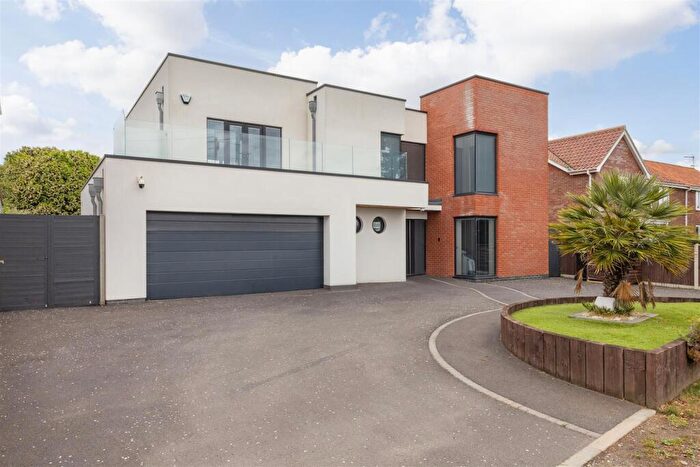 5 Bedroom Detached House For Sale In Blundeston, NR32