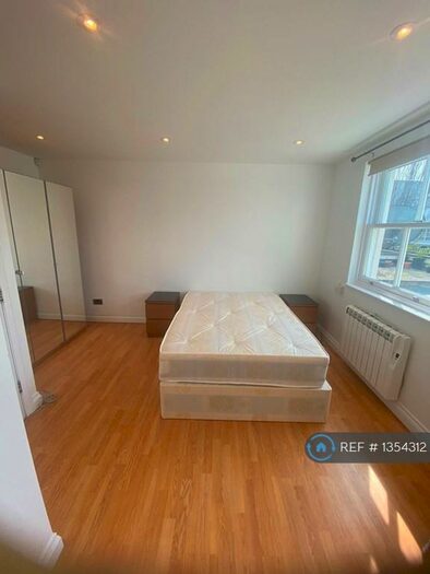 2 Bedroom Maisonette To Rent In Hornsey Road, London, N19