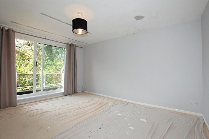 2 Bedroom Flat To Rent In Highgrove Court, Park Road, Beckenham, BR3