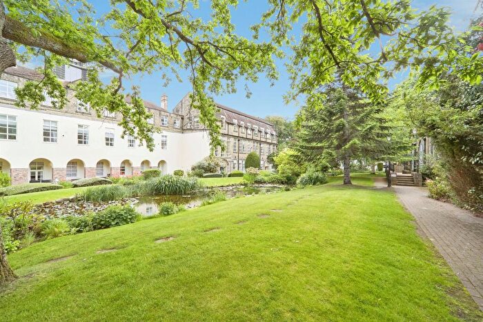 2 Bedroom Apartment For Sale In Lady Lane, Bingley, BD16