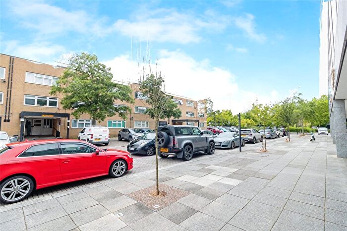 1 Bedroom Flat For Sale In North Tenth Street, Milton Keynes, Buckinghamshire, MK9