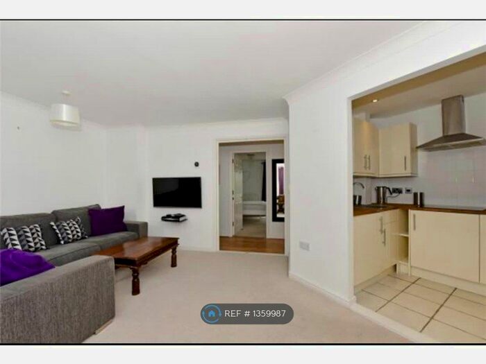 2 Bedroom Flat To Rent In Victoria Road, Buckinghamshire, SL7