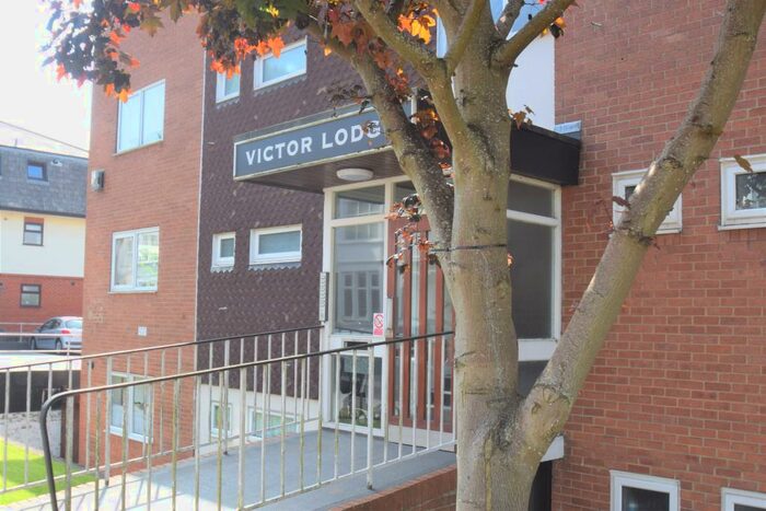 2 Bedroom Flat To Rent In Victor Drive, Leigh On Sea, Essex, SS9