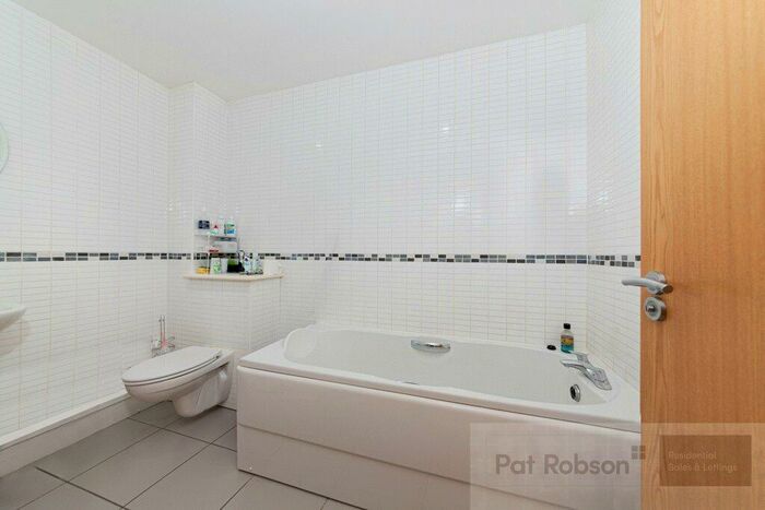 2 Bedroom Apartment To Rent In The Bar, Newcastle Upon Tyne, NE1