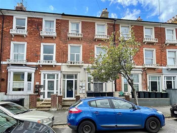 1 Bedroom Flat For Sale In Dorchester Road, Weymouth, DT4
