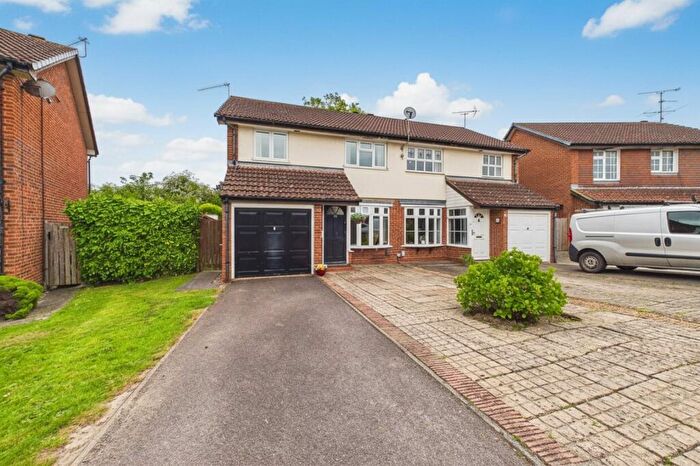 3 Bedroom Semi-Detached House For Sale In Kesteven Way, Wokingham, Berkshire, RG41