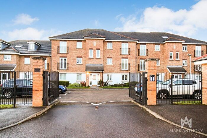 2 Bedroom Flat To Rent In Woodville Court, London, N14