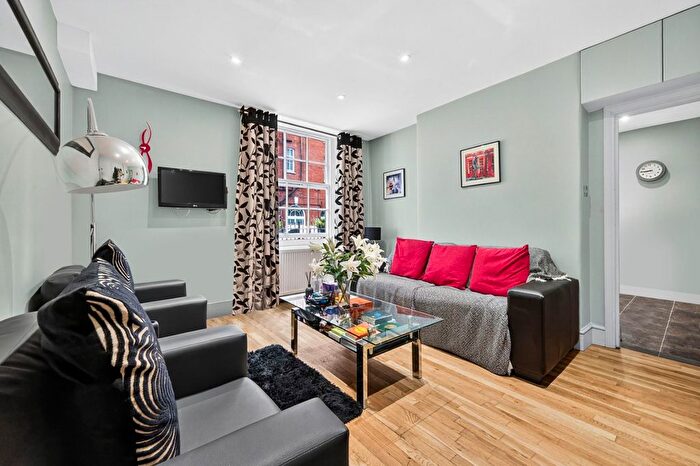 1 Bedroom Flat For Sale In Stirling Court, Tavistock Street, WC2E