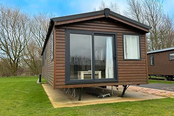 2 Bedroom Mobile/park Home For Sale In Lineside, Hubberts Bridge, Boston, PE20