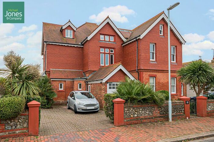 2 Bedroom Flat To Rent In Stoke Court, West Parade, Worthing, West Sussex, BN11