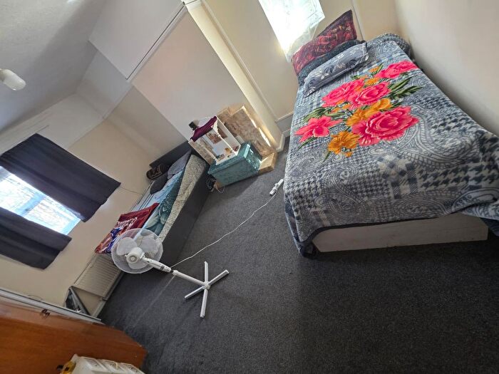 2 Bedroom Flat To Rent In Western Road, Southall, UB2