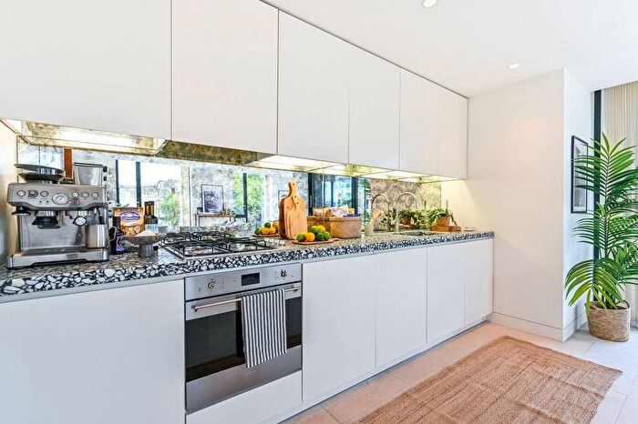 3 Bedroom Flat To Rent In Oval Road, Camden, London, NW1