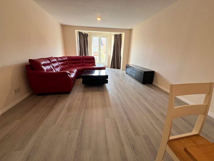 2 Bedroom Flat To Rent In Sinclair Place, Edinburgh, EH11