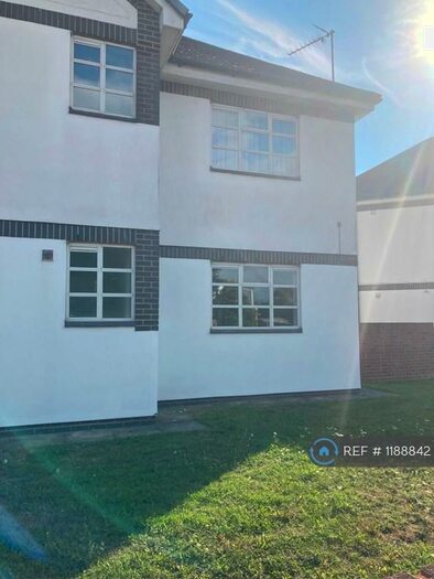 2 Bedroom Flat To Rent In Kensington Gardens, East Tilbury, RM18