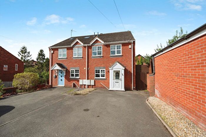 3 Bedroom Semi-Detached House For Sale In Ash Grove, Dudley, DY3
