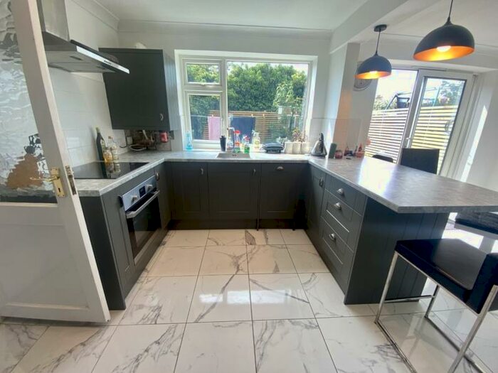 4 Bedroom Semi-Detached House To Rent In Lyndhurst Close, Beverley, HU17