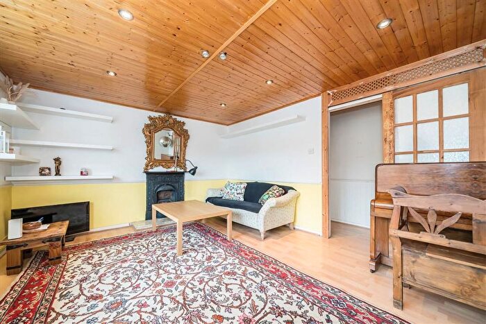 2 Bedroom Flat To Rent In Rathmell Drive, Balham, SW4